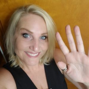 Meet your Posher, Dana